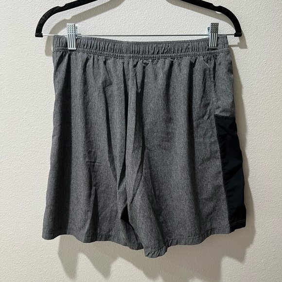 GapFit Men's Gray and Black Athletic Shorts, size medium, EUC, casual, pockets - Picture 2 of 7